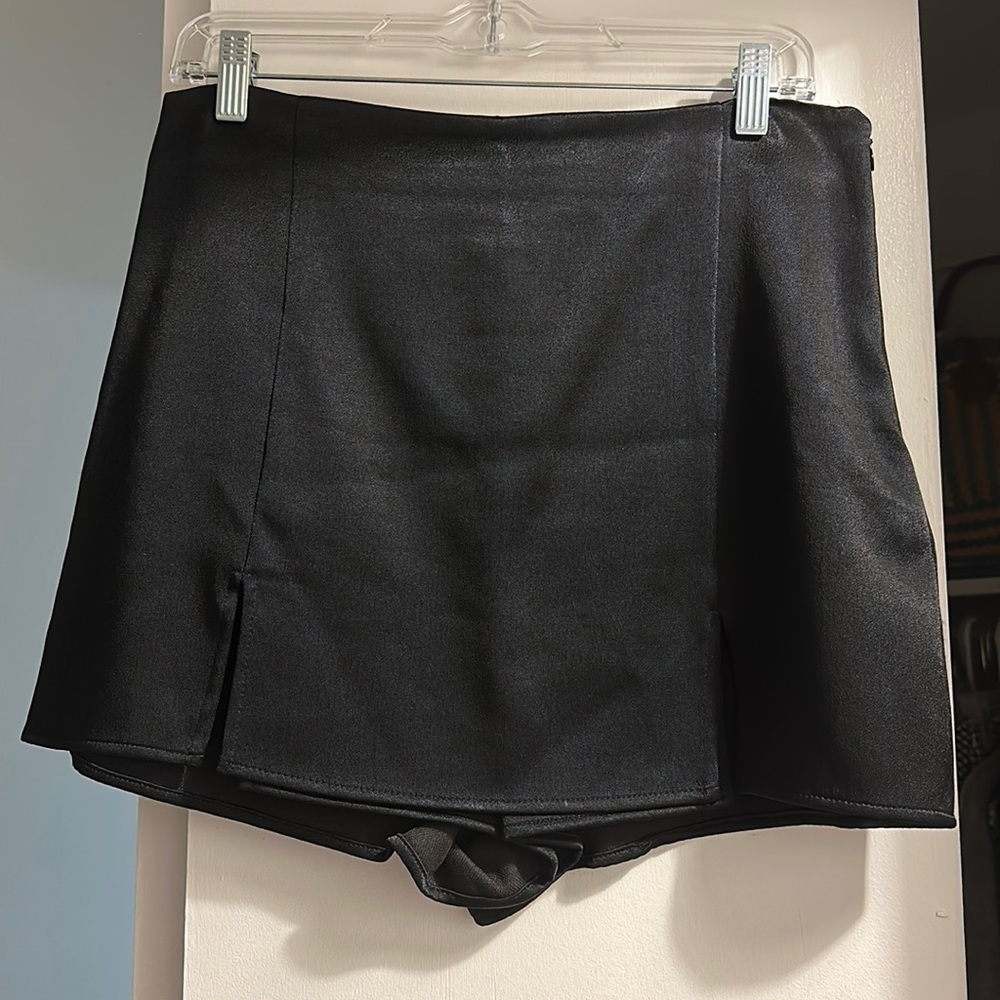 Black mini skort with two thigh slits